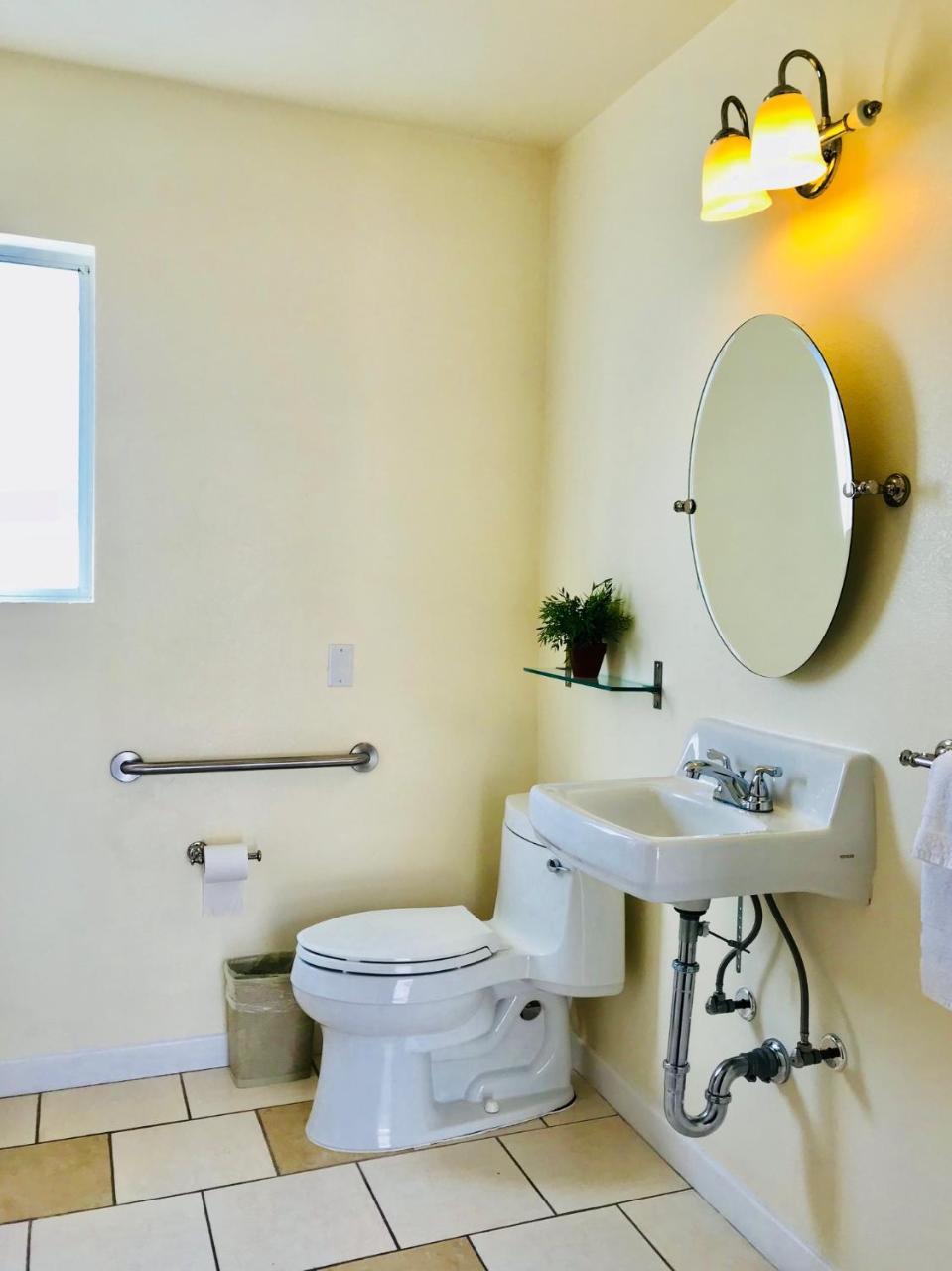 Bella Capri Inn And Suites كاماريللو المظهر الخارجي الصورة