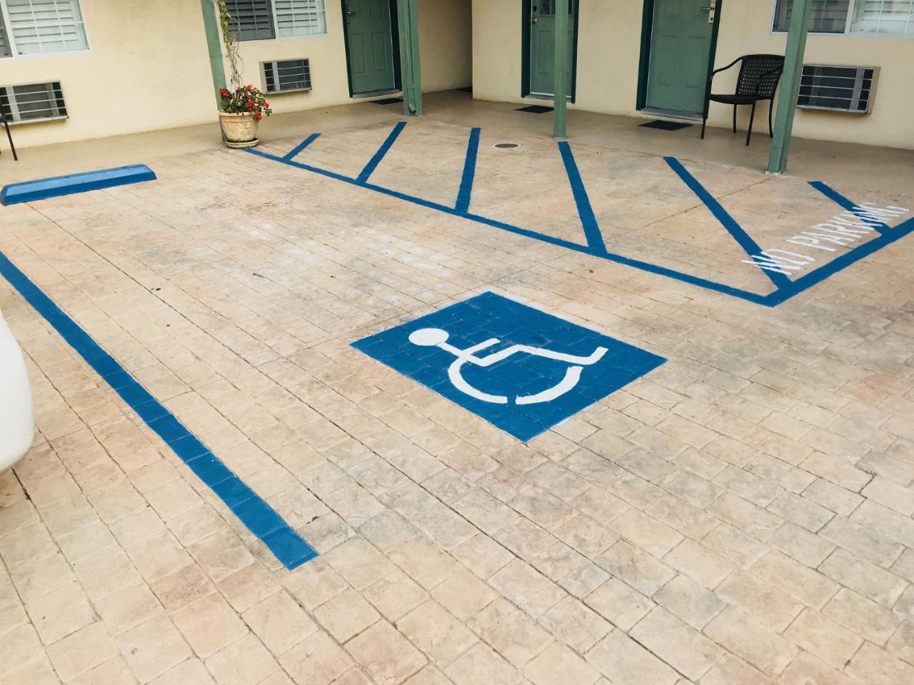 Bella Capri Inn And Suites كاماريللو المظهر الخارجي الصورة